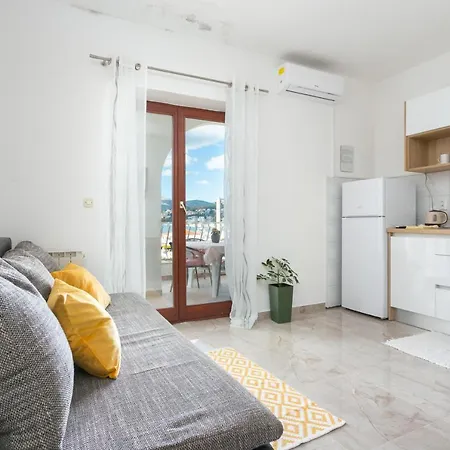 Apartman By The Sea Okrug Gornji, Ciovo - 9693 *