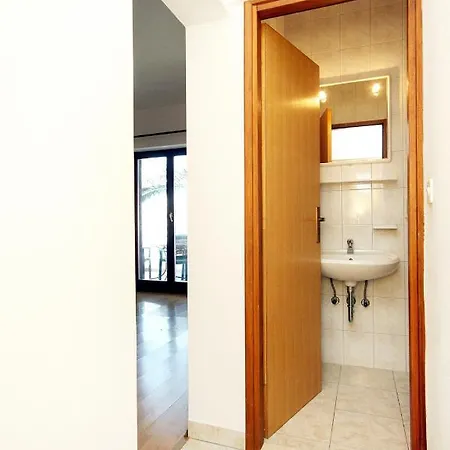 Apartment By The Sea Okrug Gornji, Ciovo - 9693 *