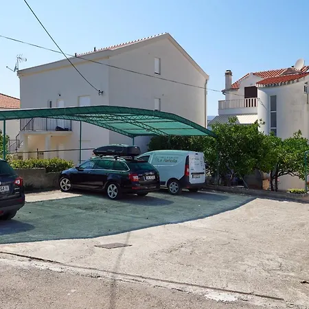 Apartment By The Sea Okrug Gornji, Ciovo - 9693 *